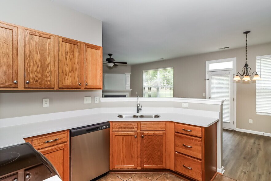 Building Photo - 7034 Advocator Ln