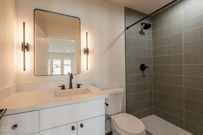 Building Photo - 1530 E Alameda Dr