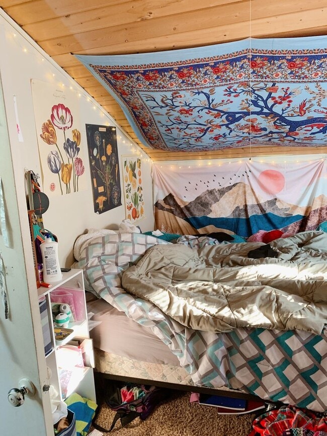 Building Photo - PRELEASING: Bay view 4 Bdrm/1.5 bath on High St!