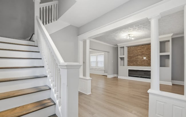 Building Photo - Large 2 Bedroom Home