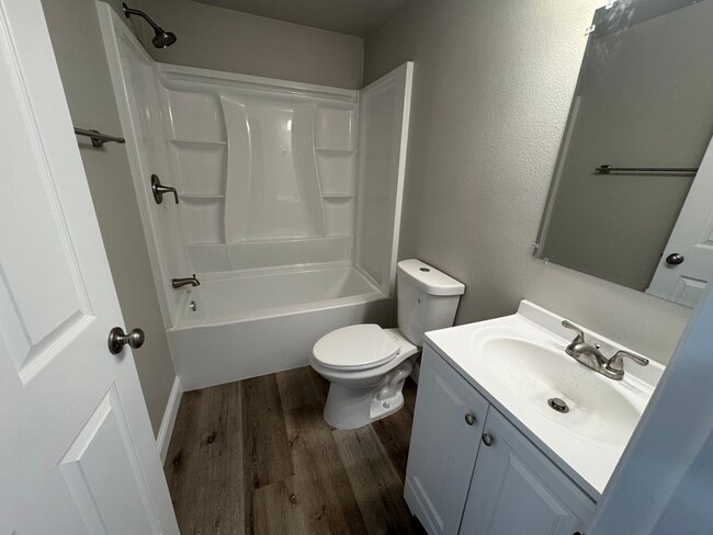 Building Photo - 3 bedroom, 2 bath, two car garage in Stead- pets welcome!