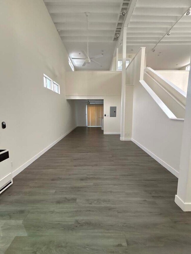 Building Photo - 915 Broadway St