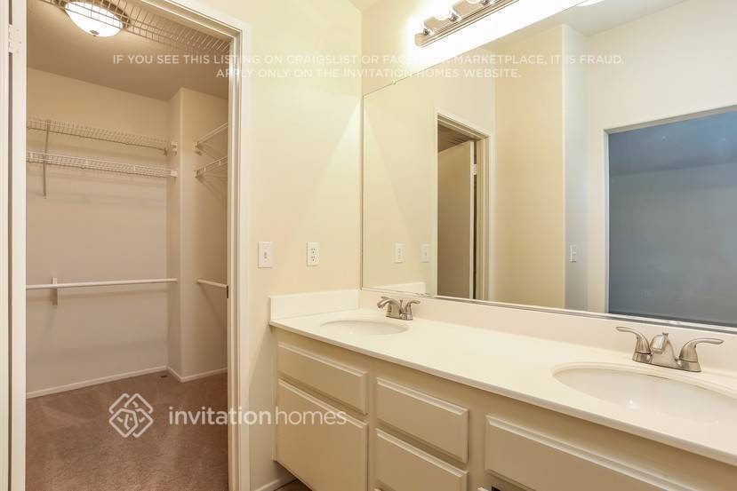 Building Photo - 741 Chatham Way