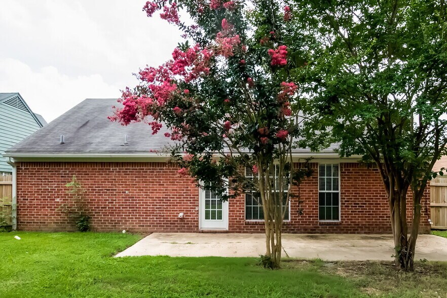 Building Photo - 10716 Ridgefield Dr