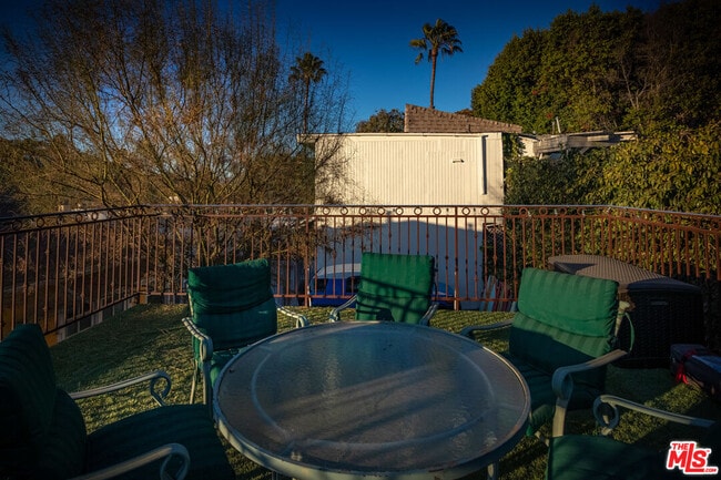 Building Photo - 2420 Teviot St