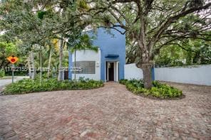 Building Photo - 2200 Lincoln Ave