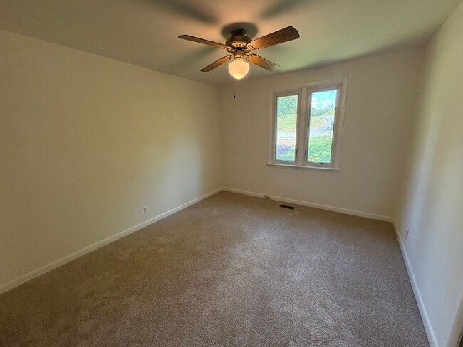Building Photo - 6808 River Ridge Dr