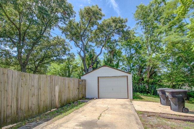 Building Photo - Renovated Home on Quiet Cul-De-Sac