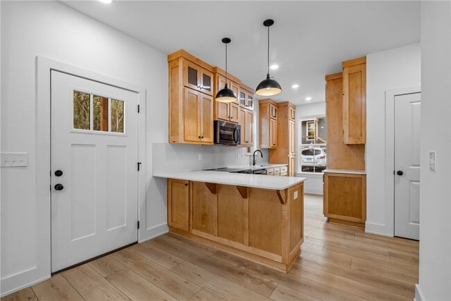 Building Photo - 588 S Willow Ave