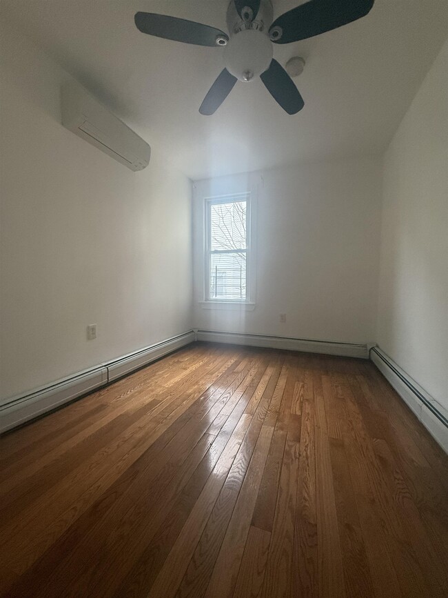 Building Photo - 220 Summit Ave