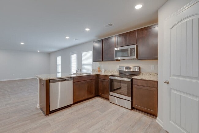 Building Photo - Spacious 5-Bedroom Home in Southgrove – Move-In Ready!
