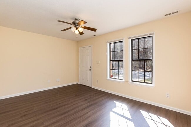 Building Photo - Move In Ready Two Bedroom Home!