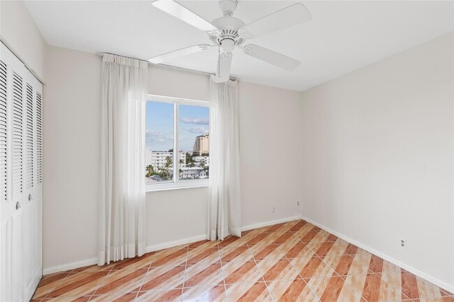Building Photo - 720 Bayshore Dr