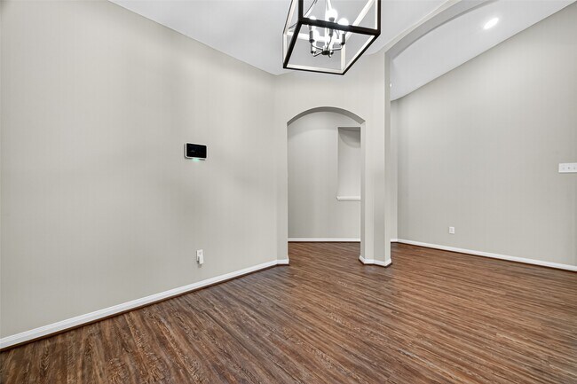 Building Photo - 17162 Summer Hollow Dr