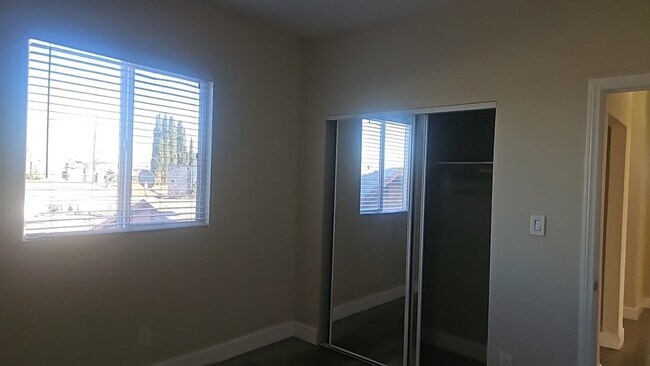 Building Photo - 74(860)