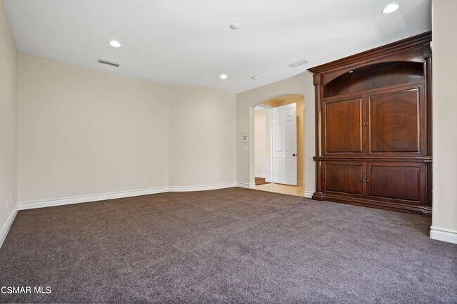 Building Photo - 6077 Mandeville Pl