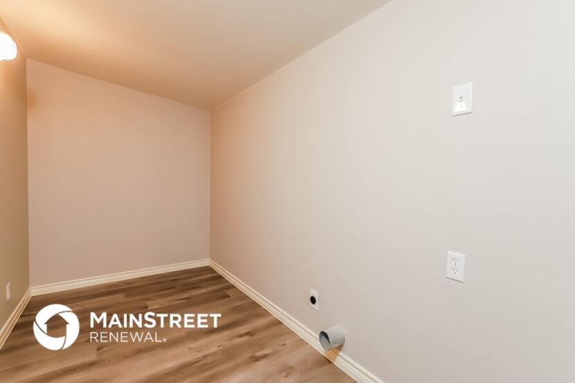 Building Photo - 450 Millwood Ln