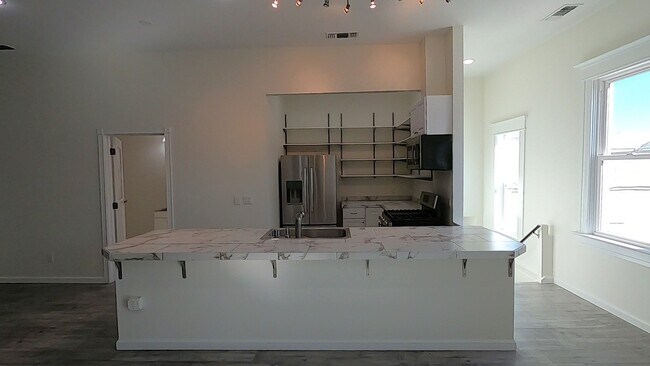 Building Photo - 1439 Huntoon St