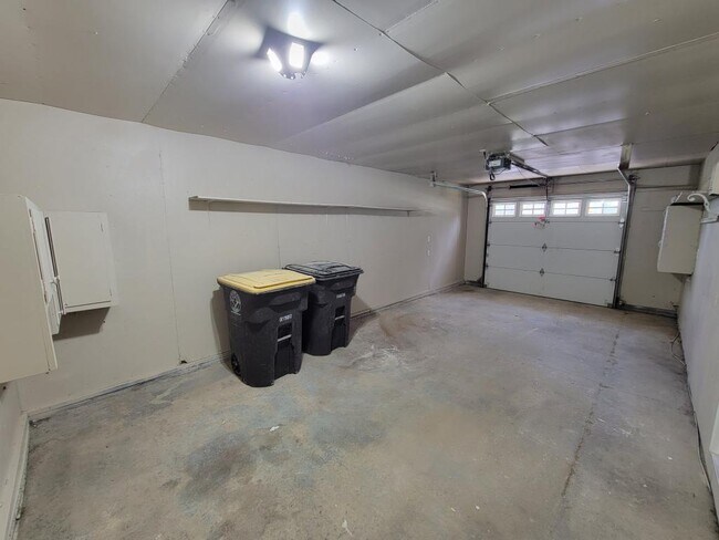 Building Photo - 7721 Diane Dr