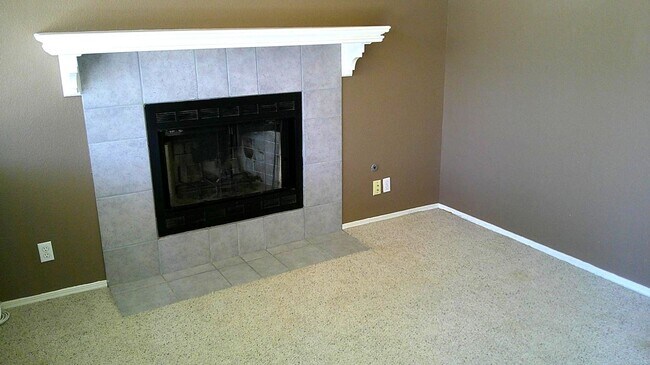 Building Photo - Gorgeous Single Level Westside Home With R...