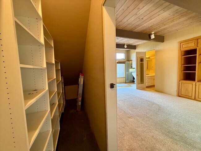 Building Photo - SPACIOUS THREE BED / THREE BATH HOME OFF OF PANORAMIC HWY WITH STUNNING VIEWS