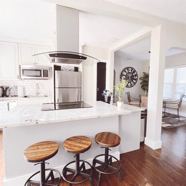 Building Photo - 4120 2nd Ave S