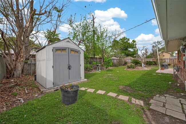 Building Photo - 5646 Hazen St