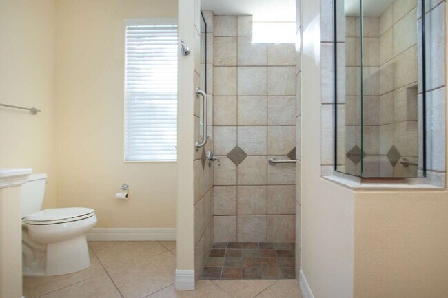 Building Photo - Rarely available executive home in The Ham...