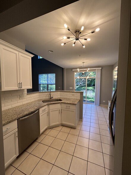 Building Photo - 958 Kensington Dr