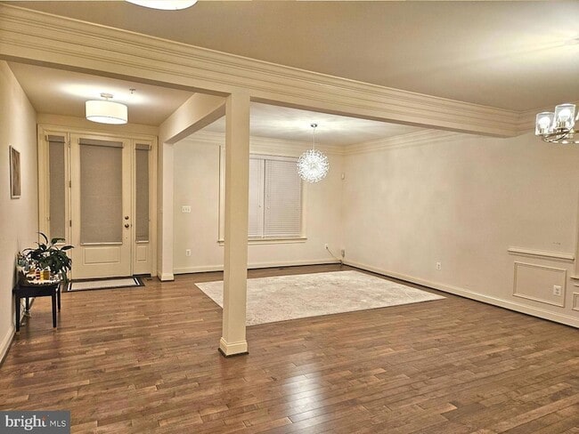 Building Photo - 3332 Burton Dr