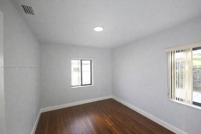 Building Photo - 1610 NW 31st Ave