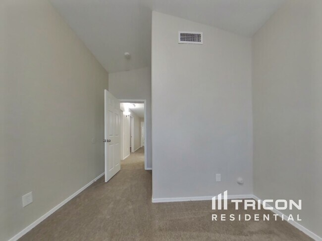 Building Photo - 1808 E Barbarita Ave