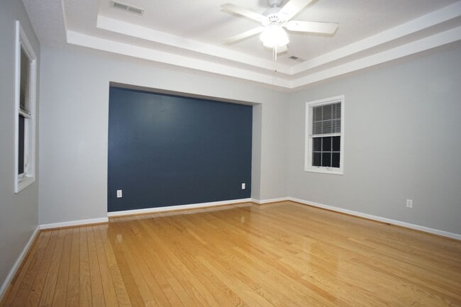 Building Photo - 3 Bed/2 Bath.  Master on Main.  Close to V...