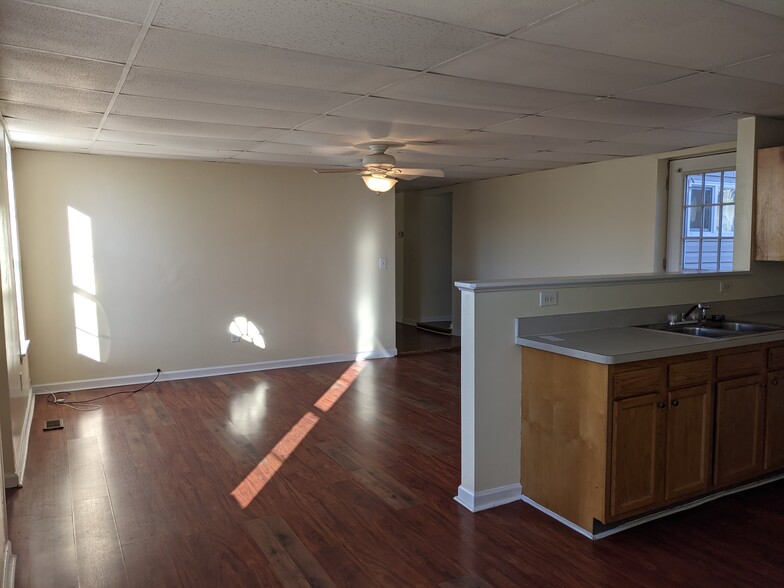 Living Room - 101 Logan St N