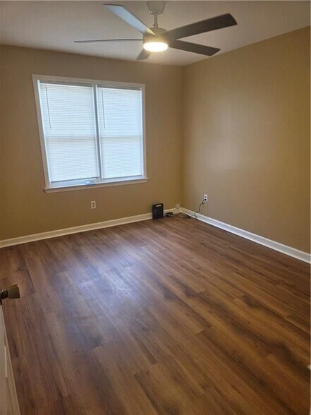 Building Photo - 5595 Wells Cir