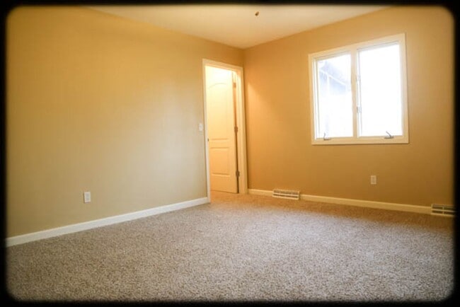 Building Photo - Pottery Barn-Style Home with Walkout Basem...