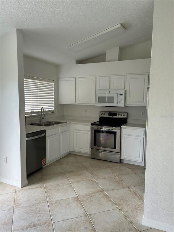Building Photo - 1515 Silktree Ct