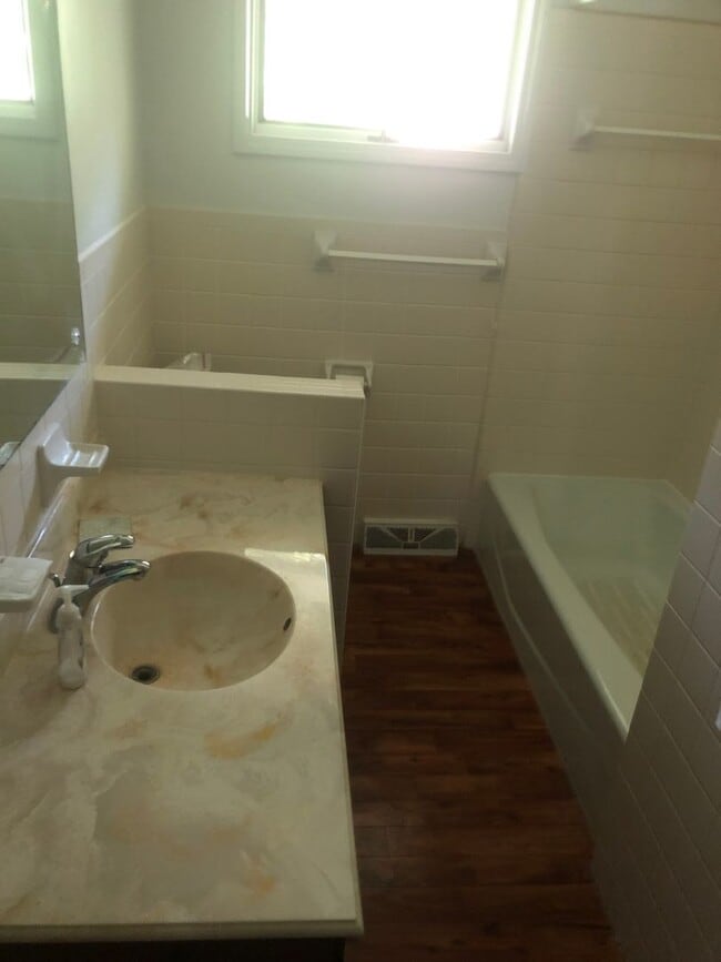 Building Photo - Quaint 2 bedroom perched atop 1.7 wooded a...