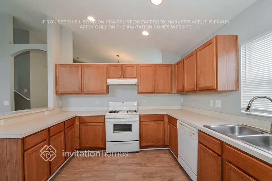 Building Photo - 1112 Sophia Blvd