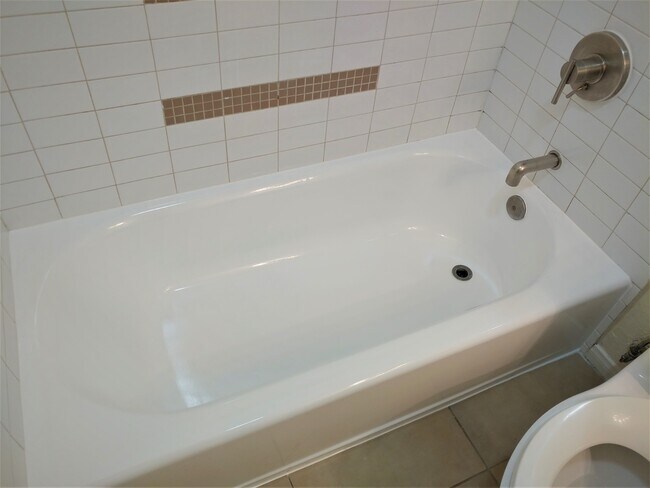 Building Photo - 3520 Lebon Dr