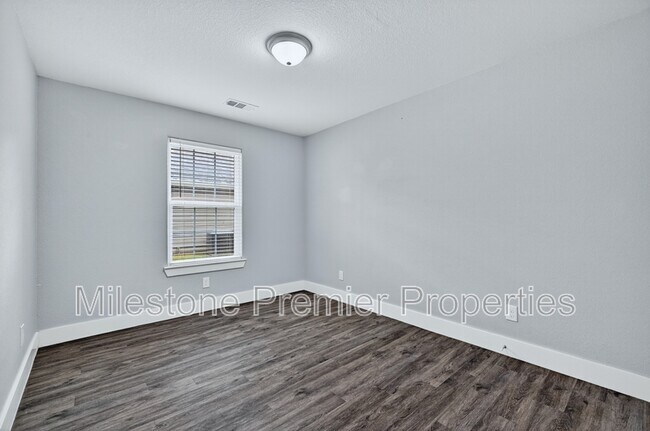 Building Photo - 701 S Binkley St