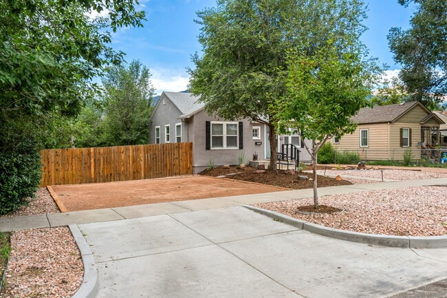 Building Photo - 1609 W Kiowa St