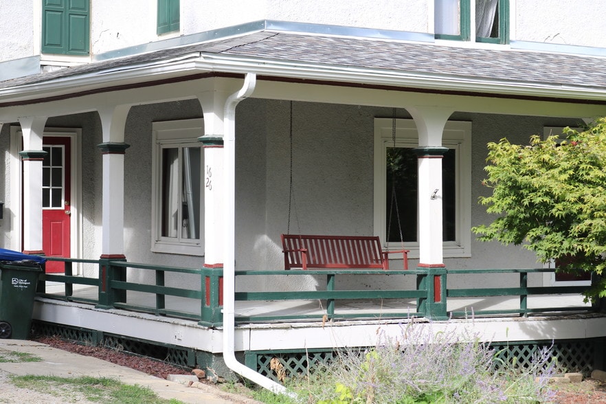 Building Photo - 1626 Summit Ln