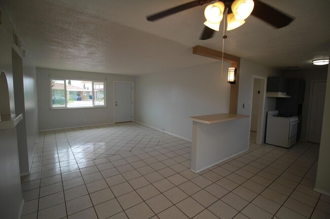 Building Photo - 5725 Waycross Ave