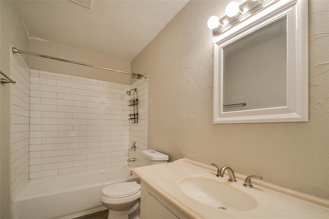 Building Photo - 9017 Willowbrook Dr