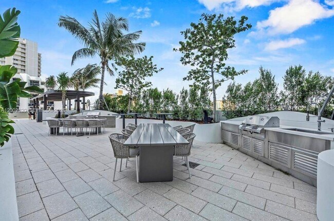 Building Photo - 900 N Ocean Blvd