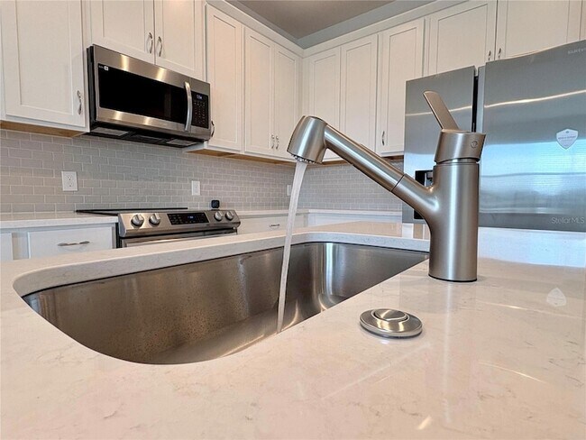 Building Photo - 609 Duke Dr