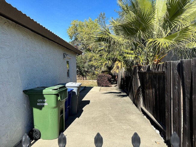 Building Photo - Mature dog considered. Nice home, convenient location off Placer & Wisconsin, Rdg.