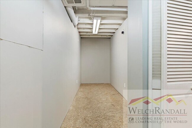 Building Photo - Stunning 5-Bedroom Home in Sandy – Move-In Ready