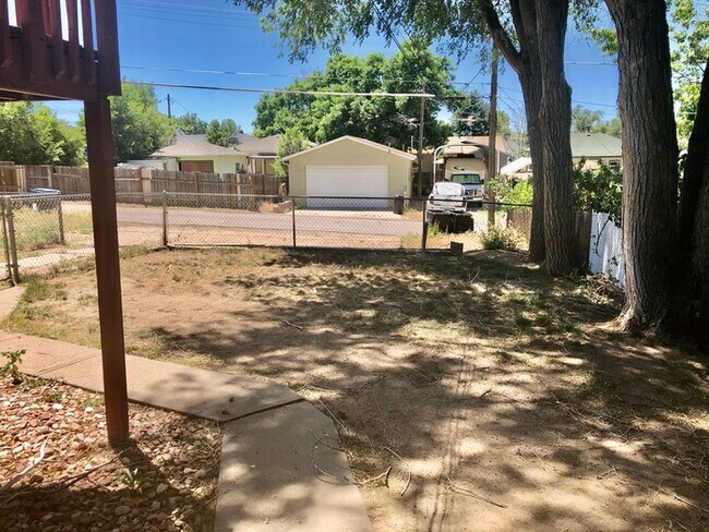 Building Photo - Stunning Duplex in Greeley